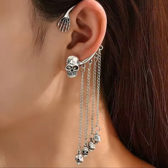 Halloween gothic Silver Skull Chain Ear Cuff - Picture 1 of 8